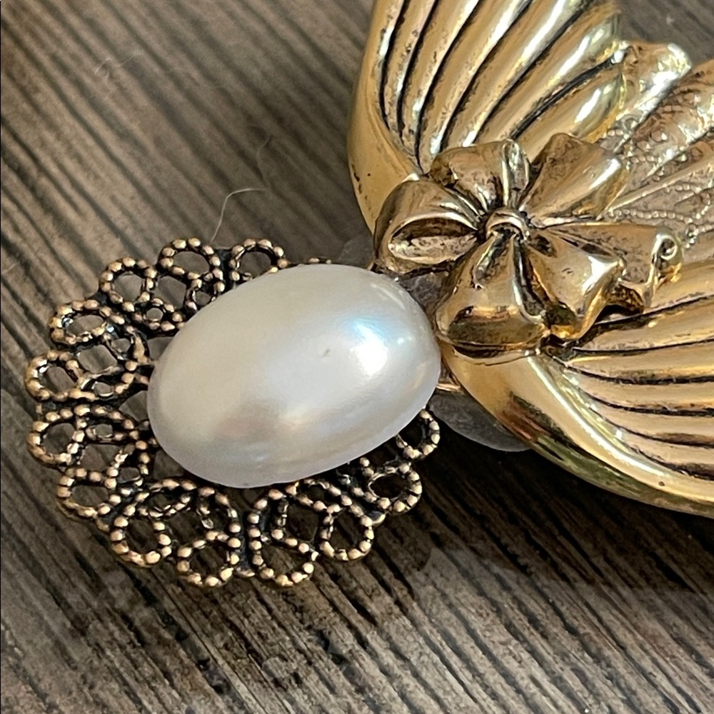Vintage Gold-tone Angel Wing Brooch with Pearl Accent - Picture 16 of 16